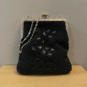 Vintage 1950 ‘Fine Arts Bag Co’ Black Beaded Kiss & Lock Frame Handbag — EUC